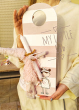 Φορτώστε την φωτογραφία στην συλλογή που προβάλλεται , Πασχαλινή λαμπάδα κούκλα με τύπωμα
